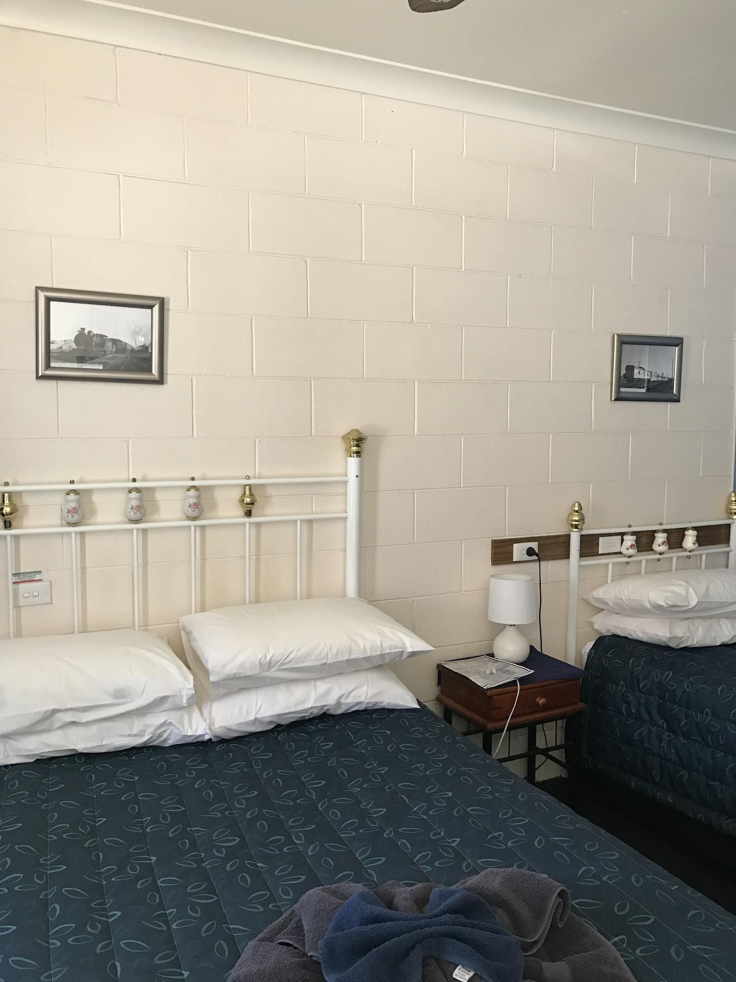The Lodge Outback Motel Broken Hill Exteriör bild